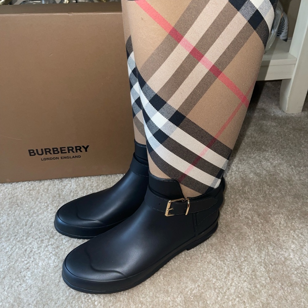 AUTHENTIC Burberry Simeon Check Waterproof Rain Boot Size 41 NWT